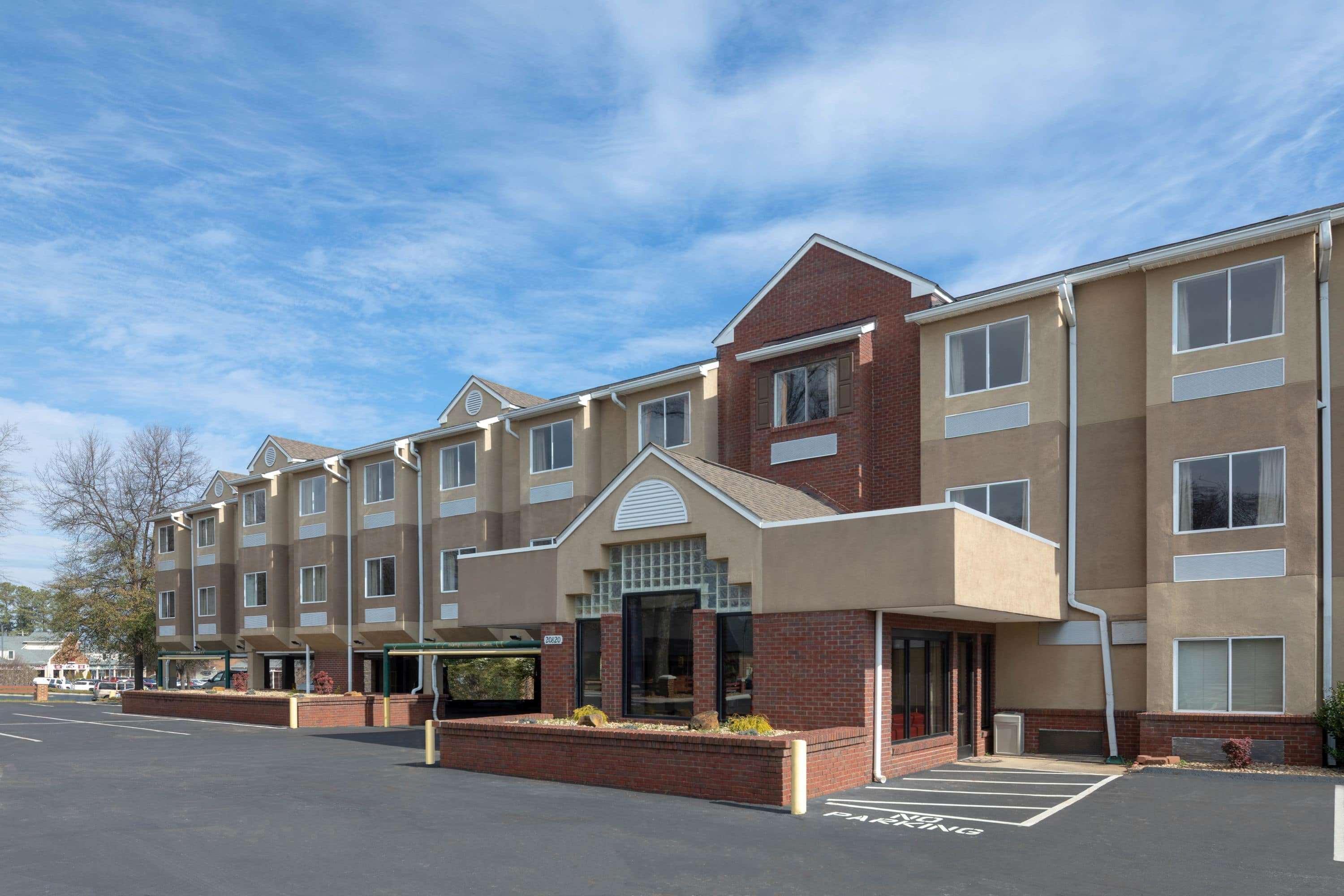 Microtel Inn By Wyndham Lake Norman Cornelius Exterior photo