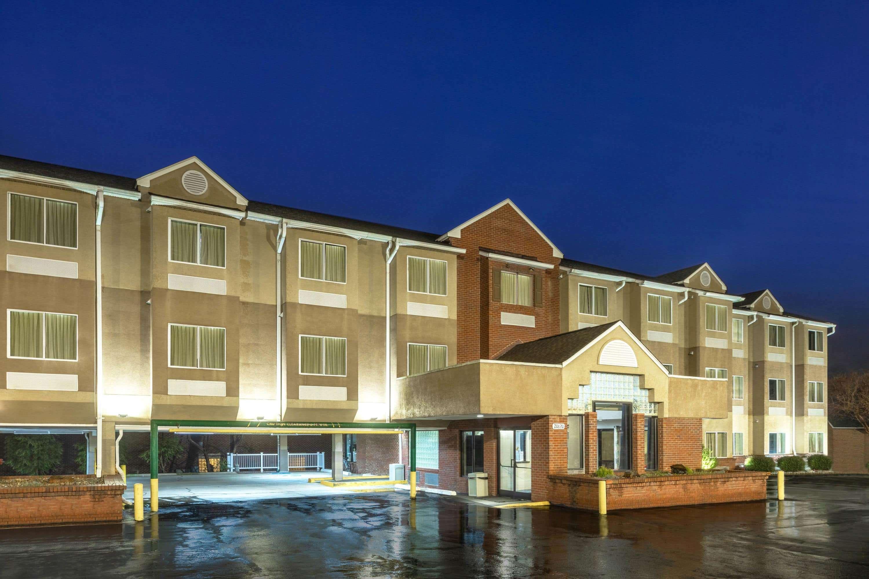 Microtel Inn By Wyndham Lake Norman Cornelius Exterior photo